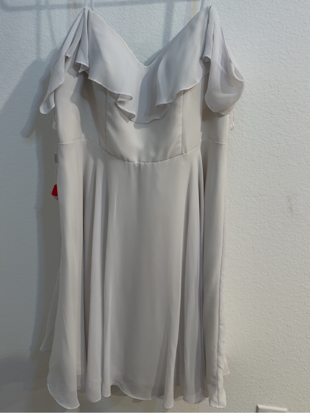 🤍JJ’s House White Off The Shoulder Dress🤍 - Picture 6 of 8